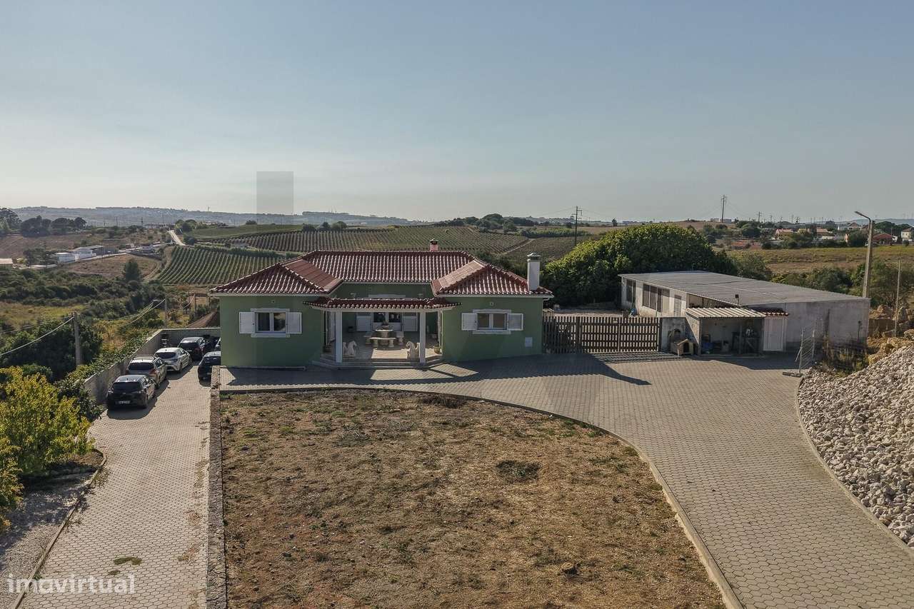 Moradia T3 com garagem, jardim, terraços e logradouro - Grande imagem: 5/60