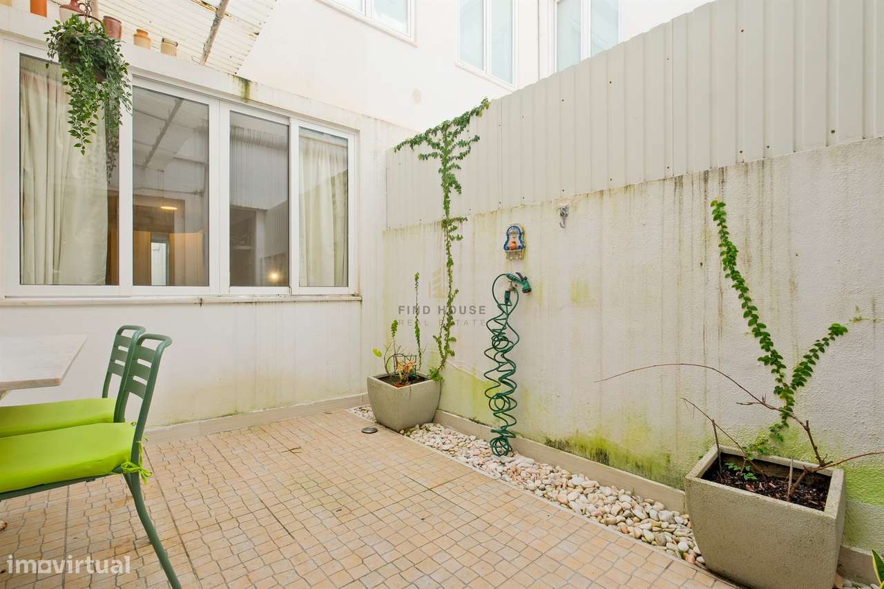 Apartamento T2 com licença para A.L. no centro de Lisboa-8