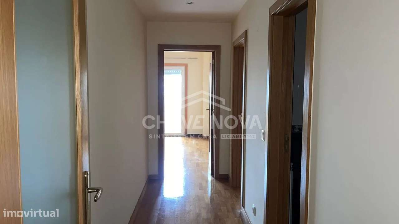 T2 c/ Varanda e Garagem Box em Mozelos - Grande imagem: 4/22