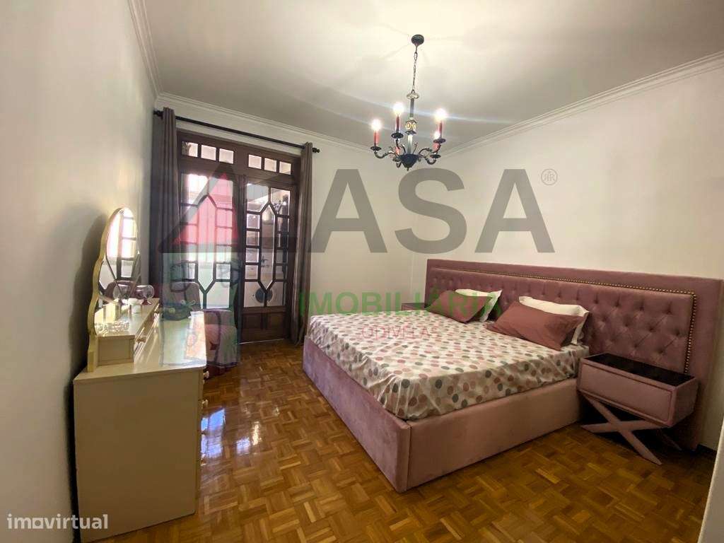Moradia T15 com Renda Ativa + de €12.000/mês em Famões-36