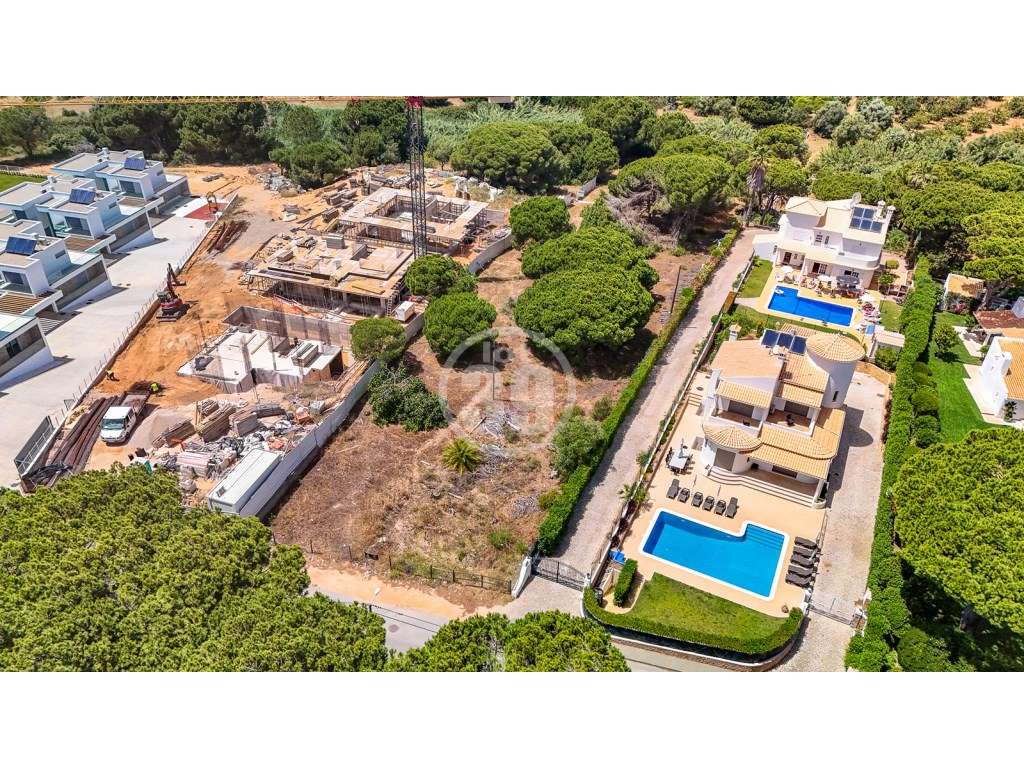 Terreno com Projeto Aprovado para 2 Moradias com Piscina | Açoteias...-13