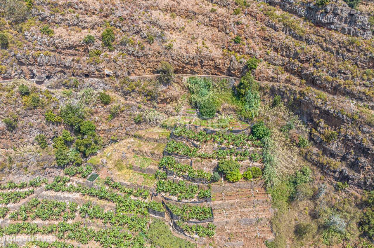 Terreno com 3.230m² - Grande imagem: 2/19