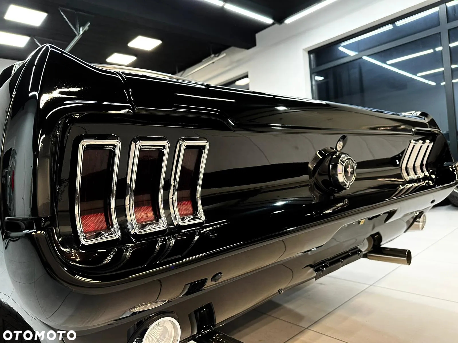 Ford Mustang - 4