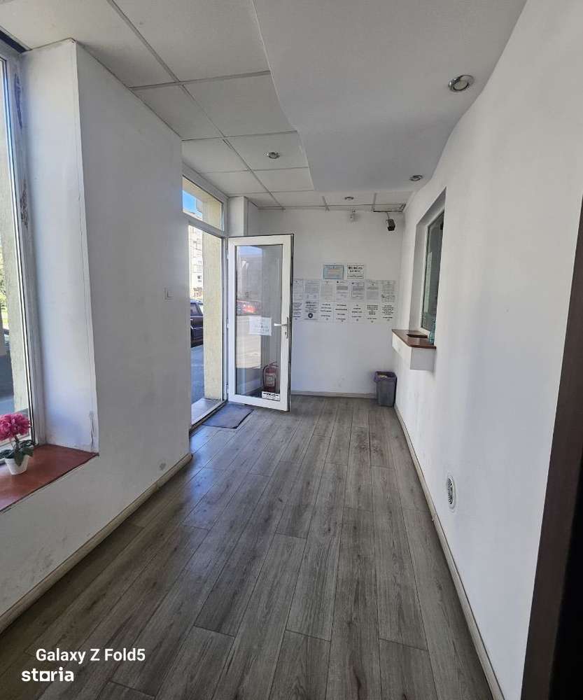 Spatiu comercial de inchiriat situat in zona Velenta din Oradea - Imagine principală: 3/9