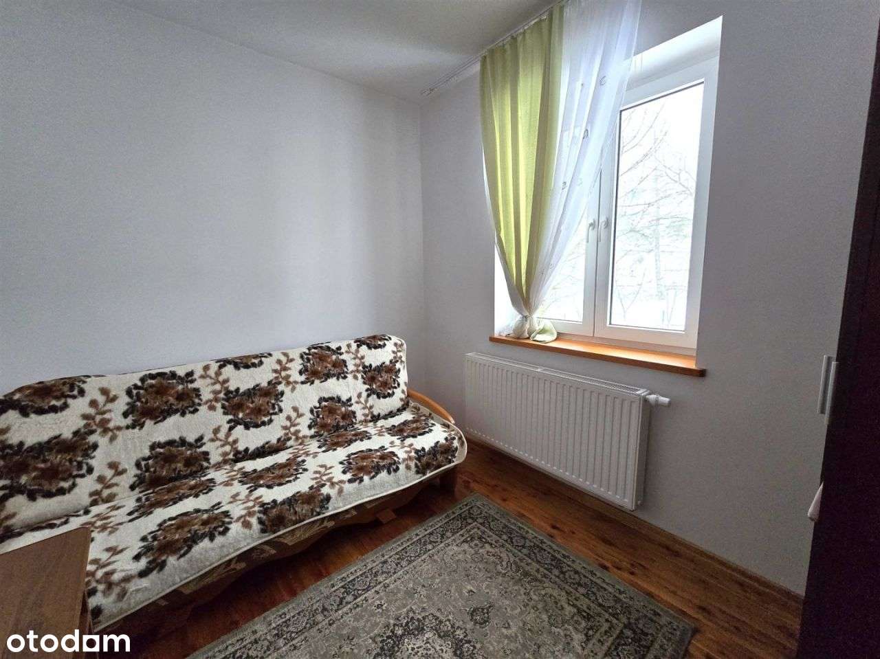 Mały, funkcjonalny dom z 6 arową działką.-5