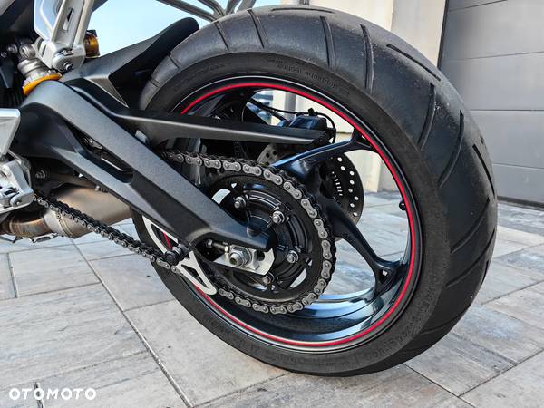 Triumph Street Triple - 21