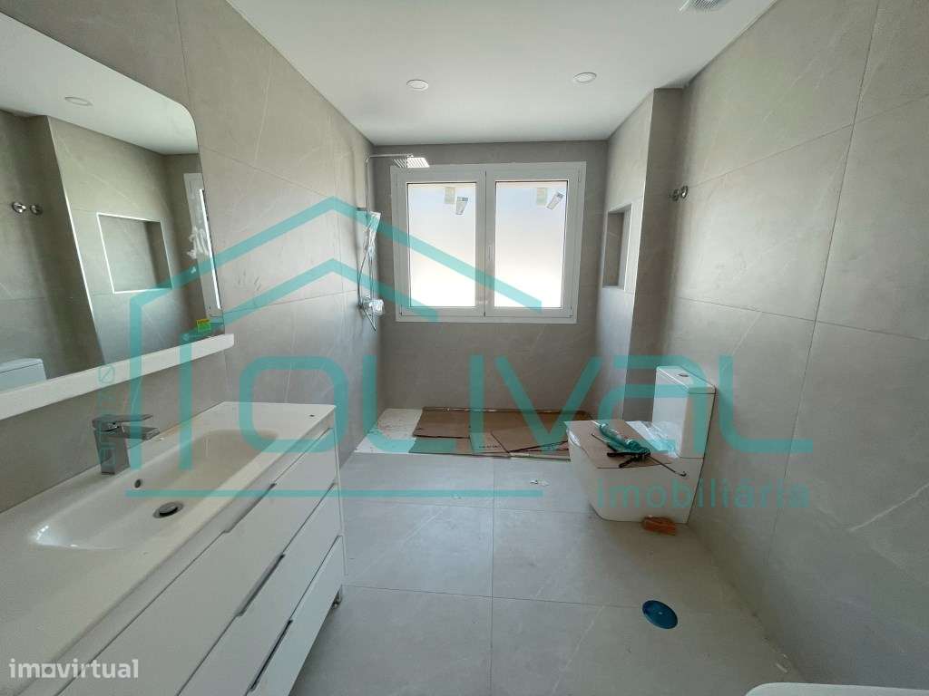 Moradia Isolada Tipologia T4 com Garagem-13