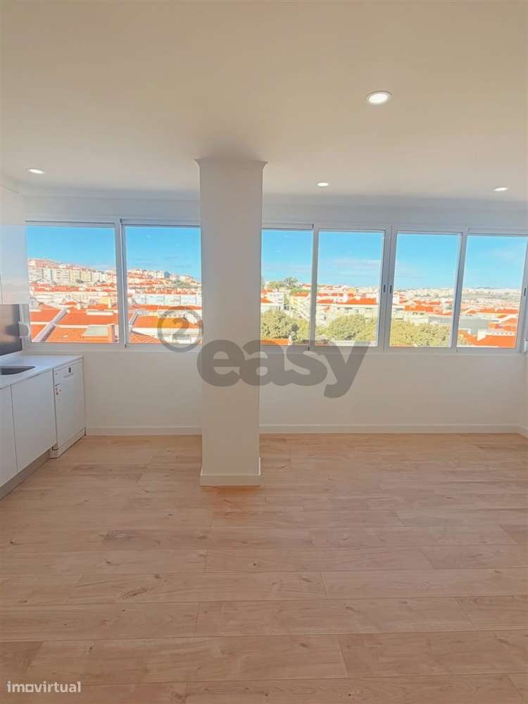 T4 Totalmente Remodelado na Zona Nobre da Damaia - Grande imagem: 5/27