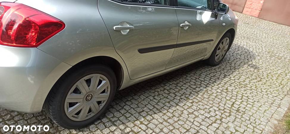 Toyota Auris 1.4 VVT-i Terra - 5