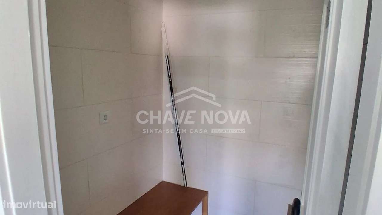 Apartamento T3 com 3 frentes, varandas, garagem e elevador - Fânzeres-13