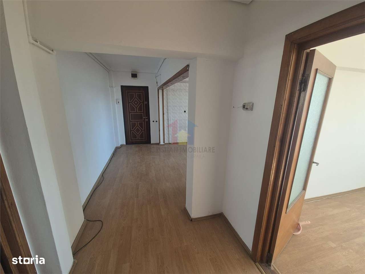 ULTRACENTRAL 67mp Calarasilor 2 cam Decomandat etaj de mijloc - Imagine principală: 3/5