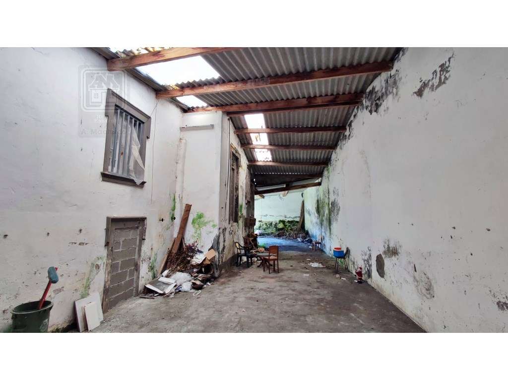 AMPLO EDIFÍCIO - MORADIA para VENDA no centro histórico de Ponta De...-14