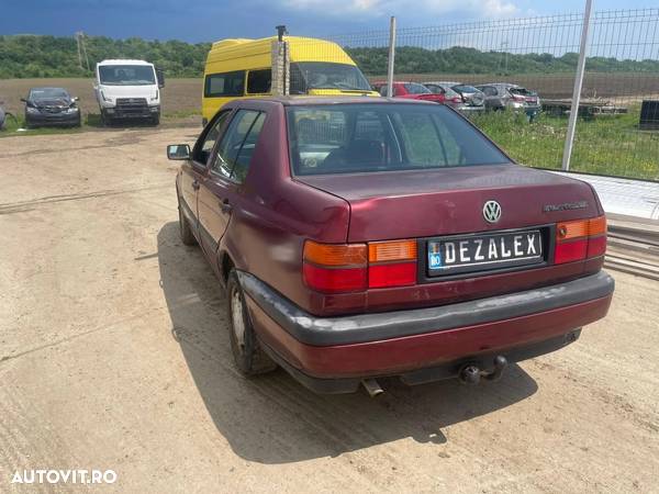 Dezmembrari VW Vento 1.6 Benzina - 3