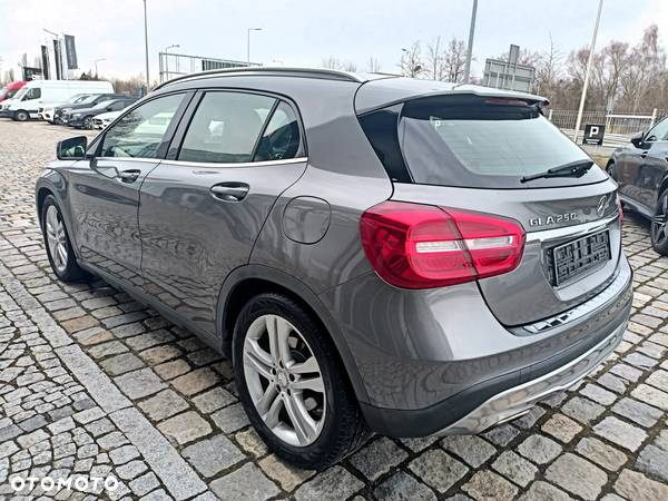 Mercedes-Benz GLA 250 4-Matic - 6