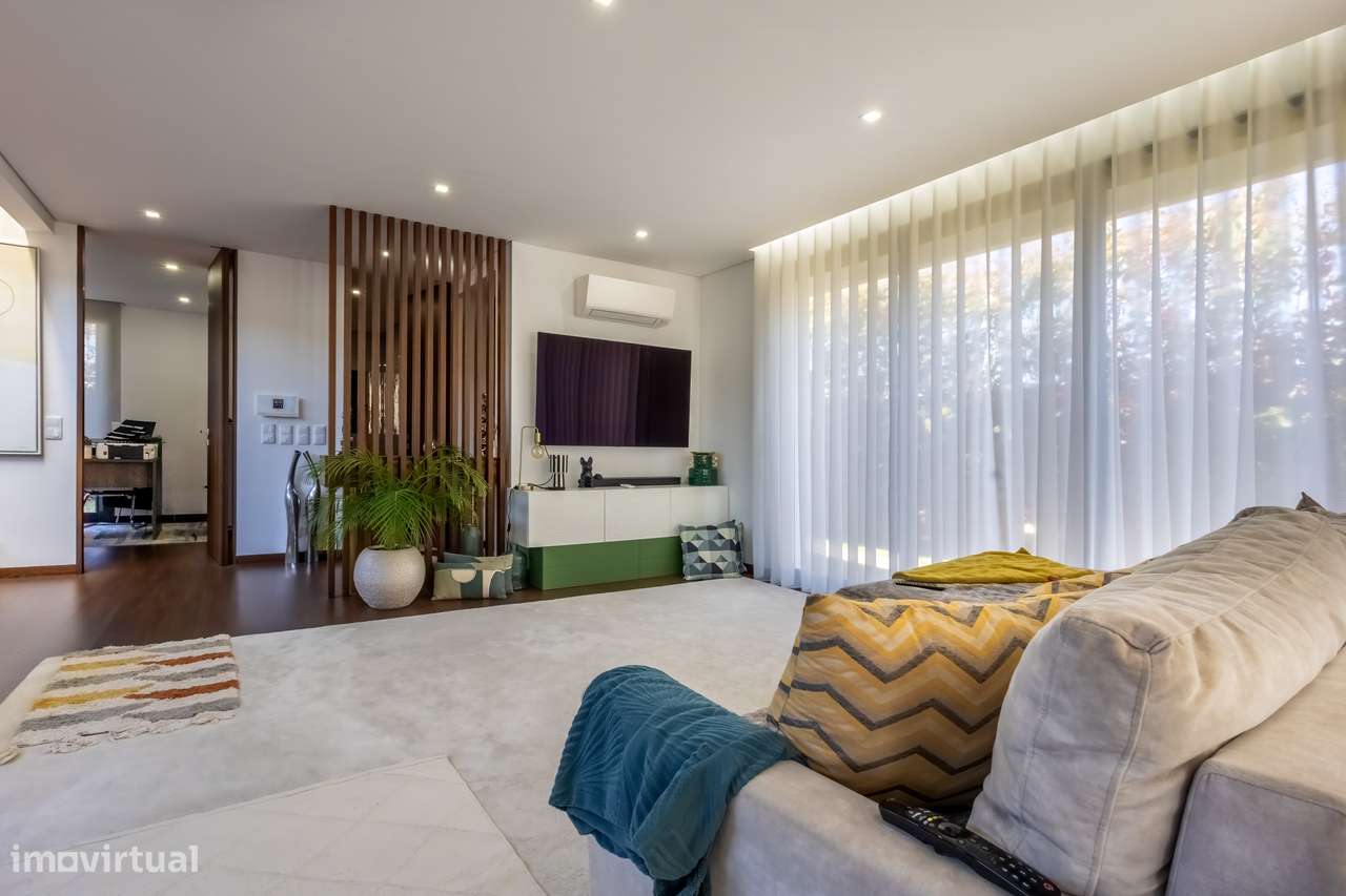 Excelente moradia moderna, local recatado com piscina-14