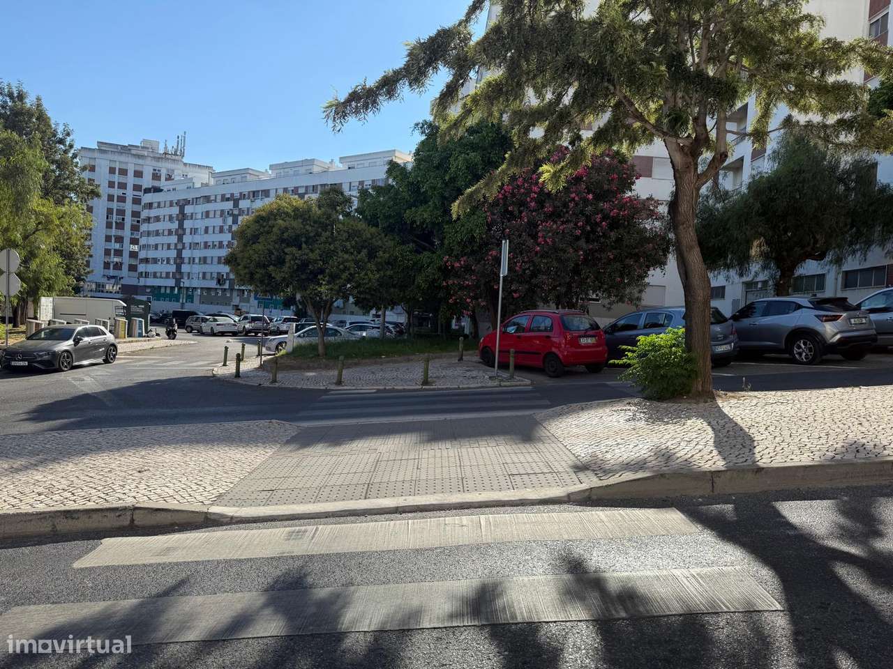 VENDE-SE LOJA BEM LOCALIZADA,  MONTRA PANORAMICA JUNTO NACIONAL 10-11