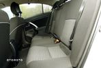 Toyota Avensis 1.8 Active - 9