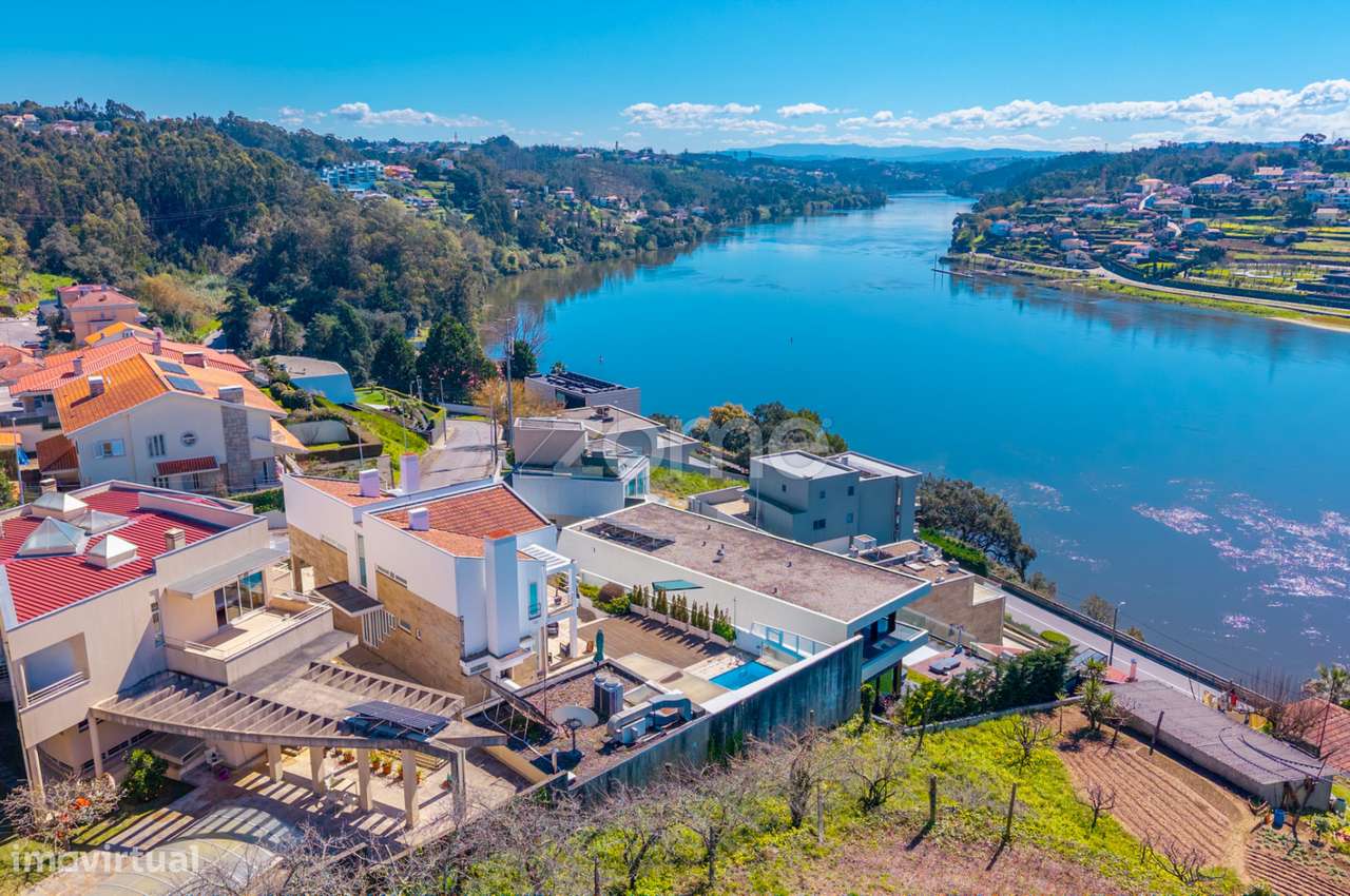 MORADIA T4 VISTAS DOURO - Grande imagem: 1/60