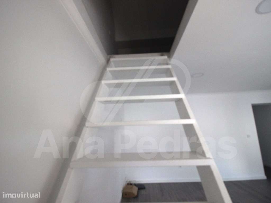 Moradia T2 Totalmente Reconstruída em Sarilhos Pequenos - Moita-7