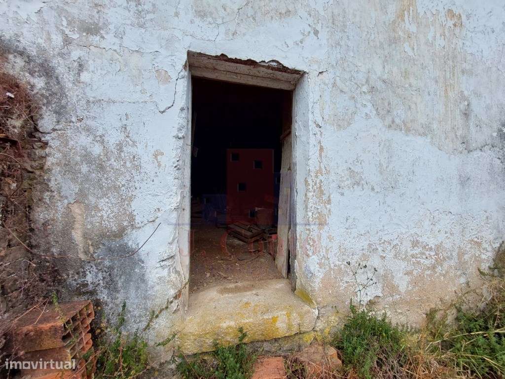 Casa Antiga para Restauro, Salir de Matos-34