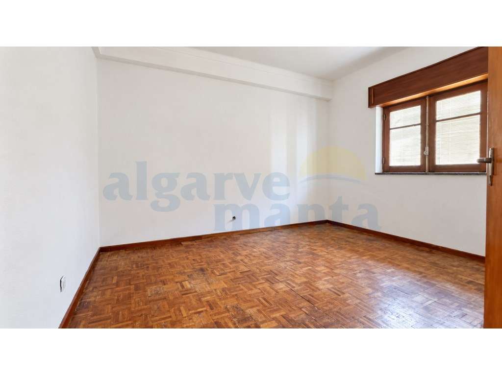 Apartamento T2 para Remodelar na Porta Nova - Tavira | Excelente Po...-17