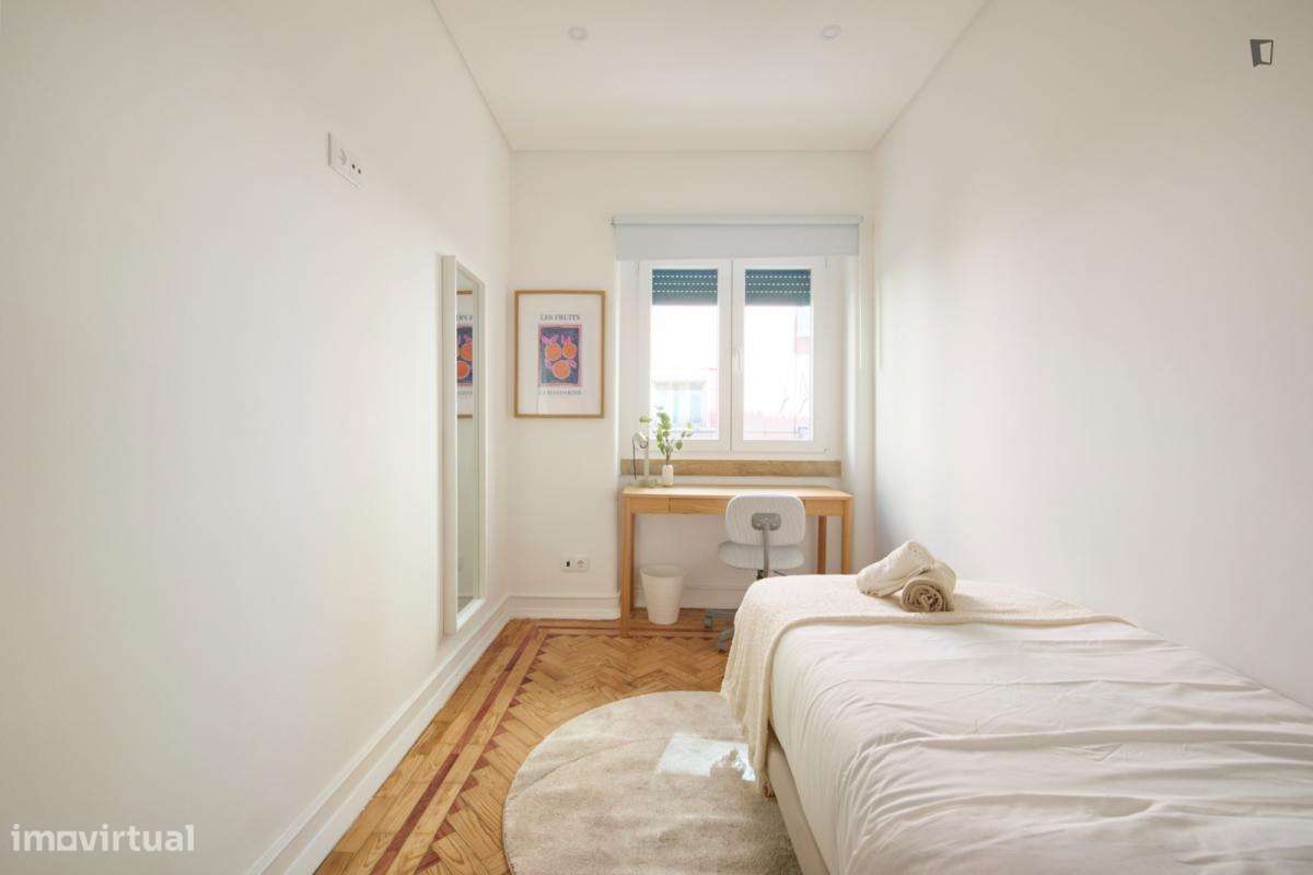 Quarto - localizado em Anjos Lisbon - Grande imagem: 2/52