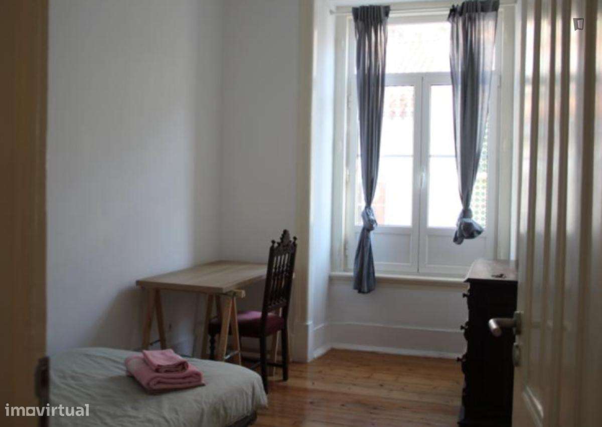 Quarto - localizado em Lisbon - Grande imagem: 4/10