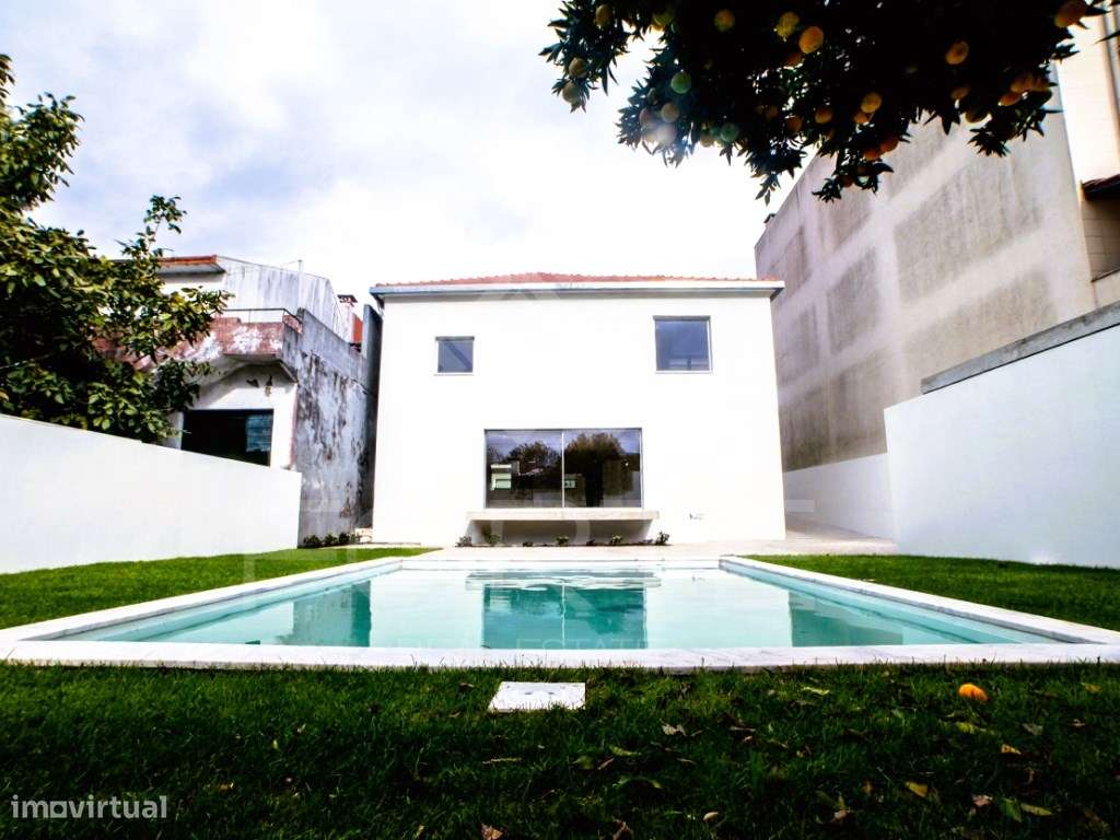 T3 com Piscina em Plena Cidade de São João da Madeira-37