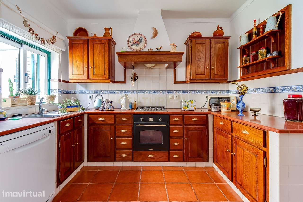 Moradia T3 Térrea - Espaço, Conforto e Localização Privilegiada-8