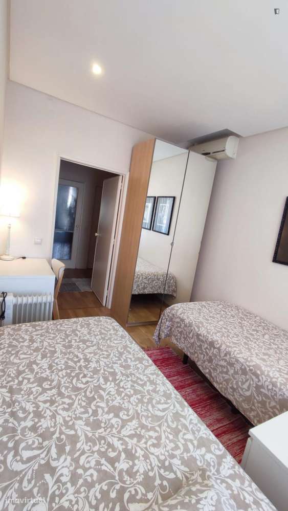 Quarto - localizado em Paranhos Porto - Grande imagem: 2/11