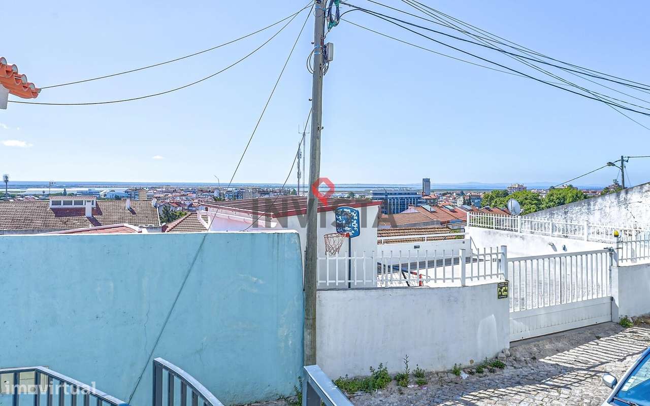 Moradia T3 Térrea com 2 Suites | Centro de Alverca-28