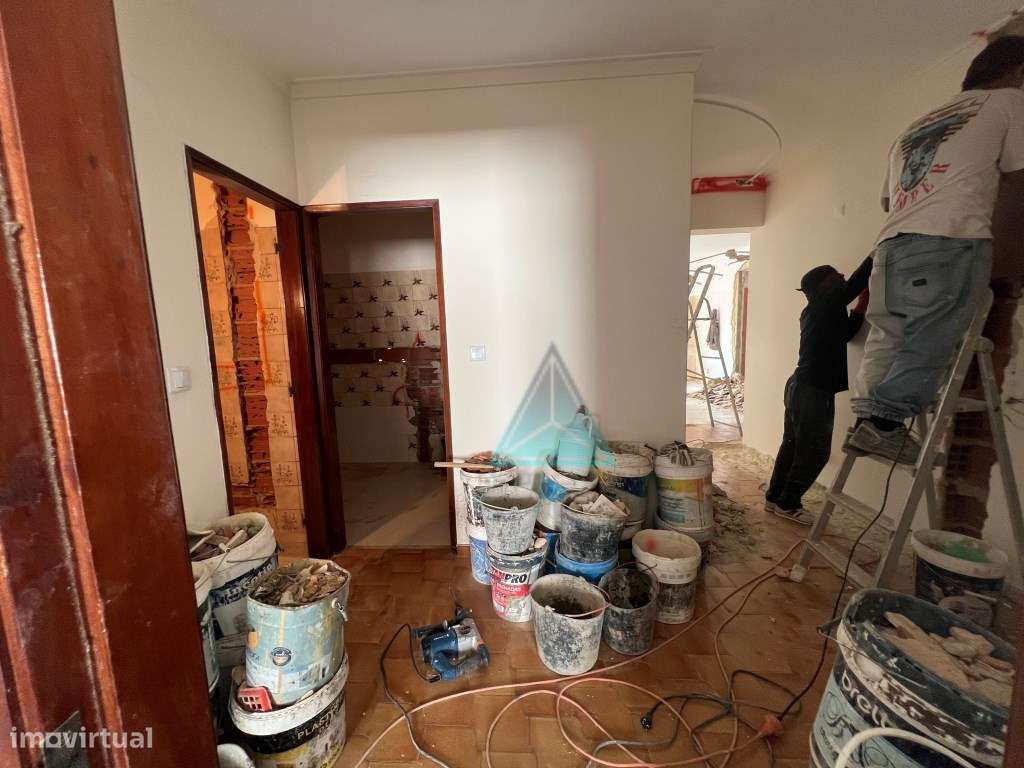 Apartamento T3 Semi-Remodelado na Arrentela 2º andar-4