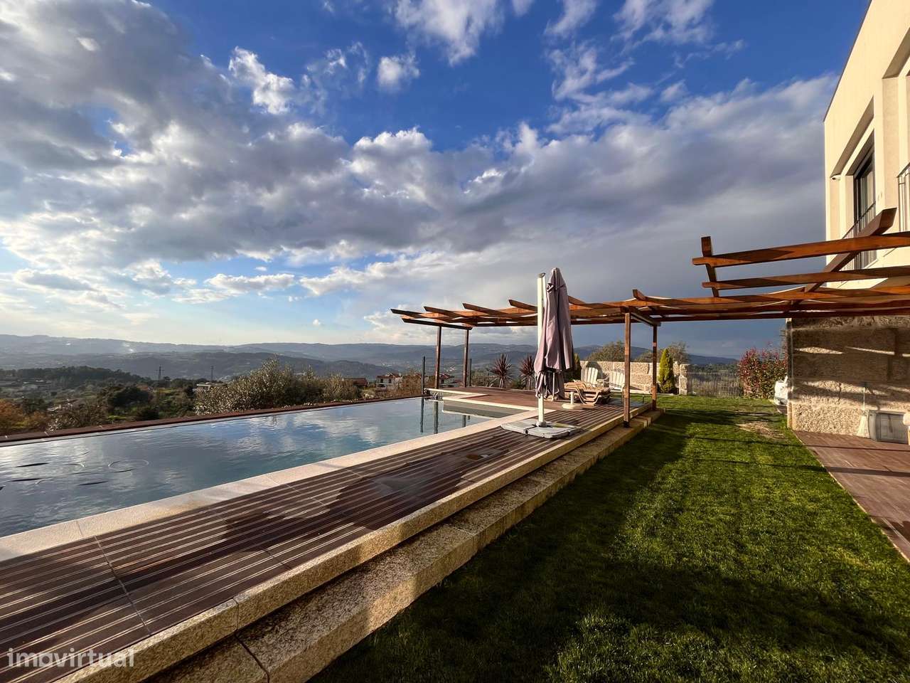 Moradia de Luxo com Piscina borda Infinita e 17.000 m² de Terreno-37