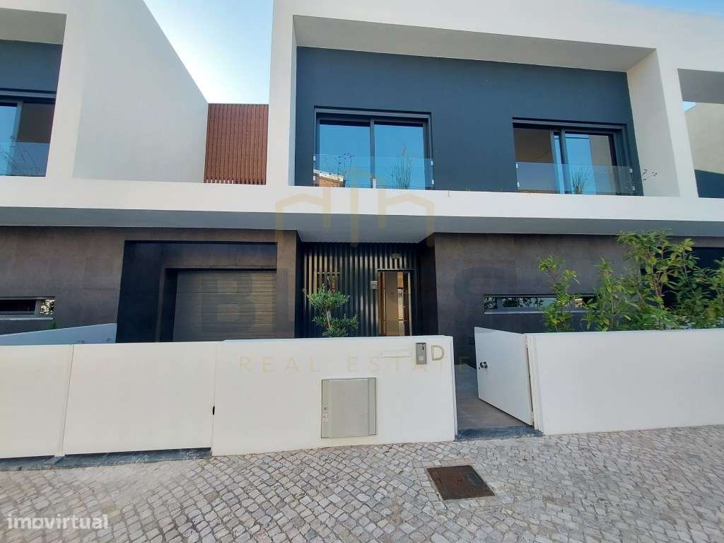 Moradias T4, em Condomínio Privado com Piscina. - Grande imagem: 3/42