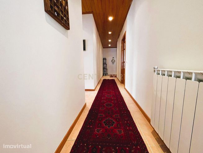 Apartamento T3 com garagem dupla junto ao Palácio Sotto Mayor – Figuei-10