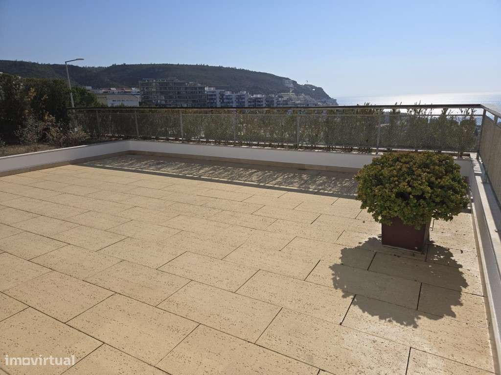 Moradia T5 com Terraço e Piscina-10