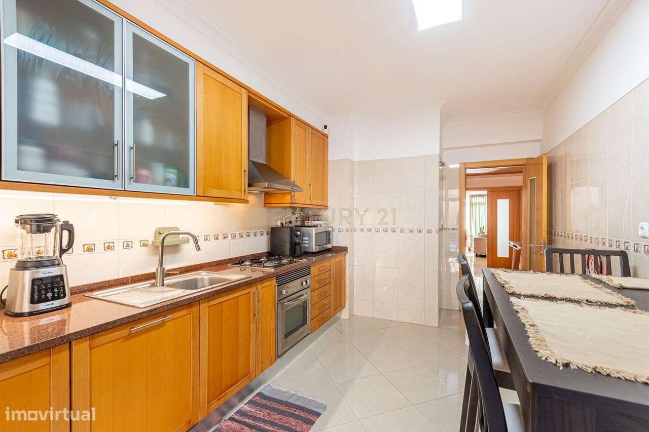 T3 em excelente estado com box de 41 m² e lareira | Vialonga-6