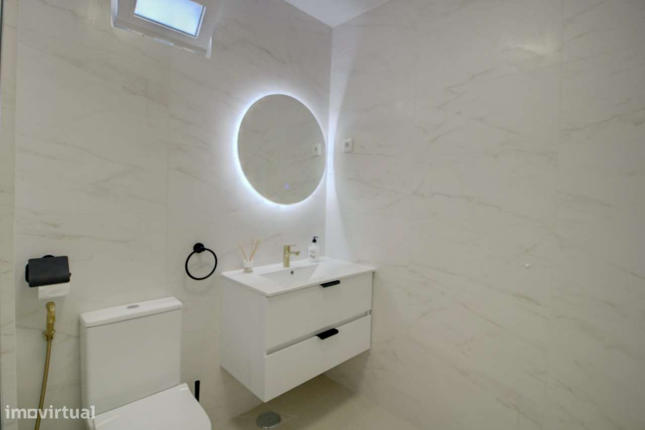 Apartamento T3 Totalmente Renovado, mobilado e com Vista Mar em Olhão-20