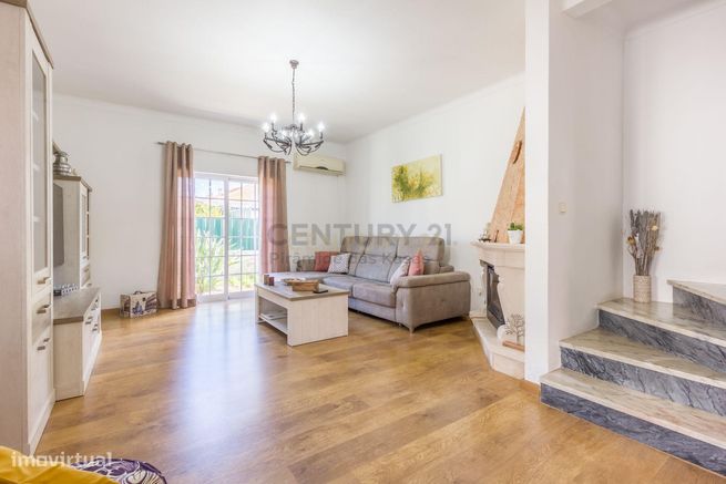 Quinta do Conde - Moradia Geminada de 4 assoalhadas com garagem-1