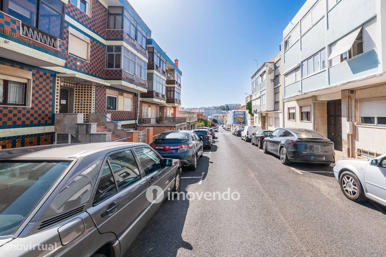 Apartamento T2 com cozinha equipada, na Amadora-36
