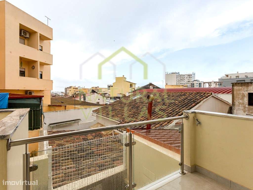 Moradia em Banda T2 Moderna junto à Baixa de Faro-9
