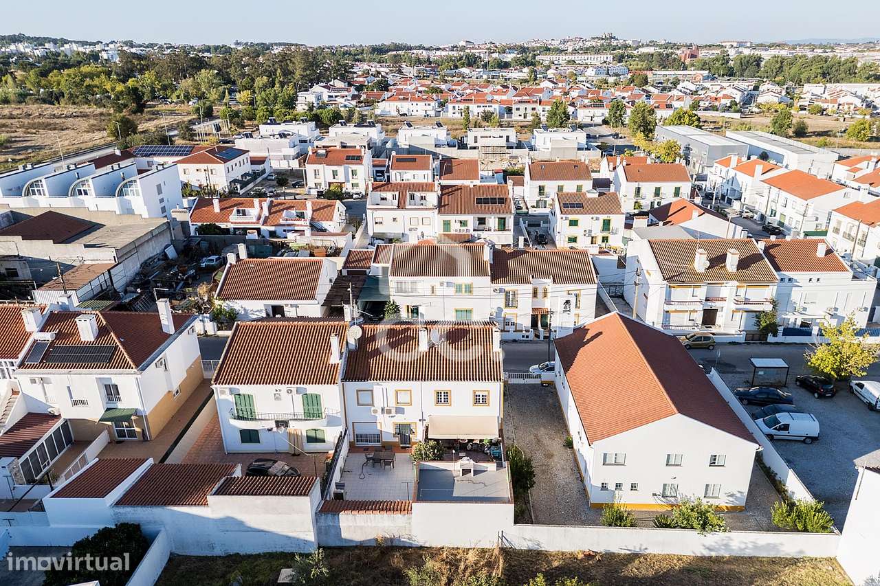Moradia T3 c/ Garagem, Quintal e Terraço no Bairro da Casinha, em Évor-33