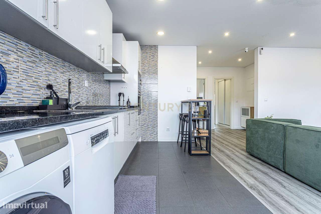 Luz, Conforto e Centralidade: T2 Remodelado no Coração do Barreiro - Grande imagem: 3/26