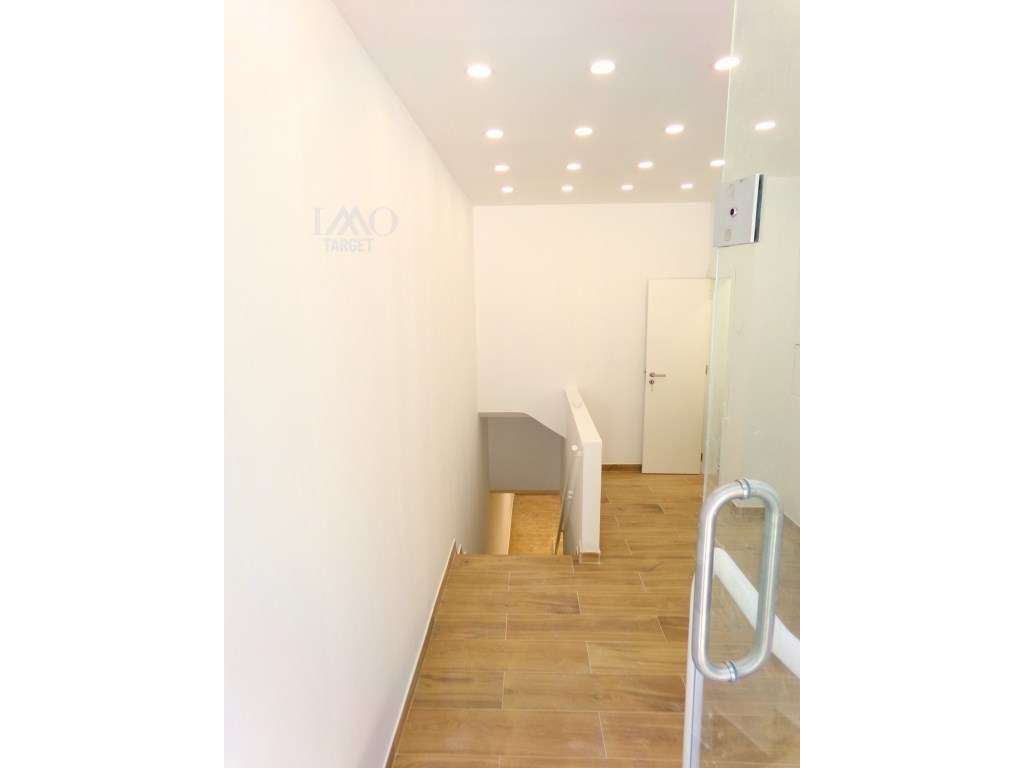 Loja com Rendimento - Areeiro - Rentabilidade de 8.5%-1