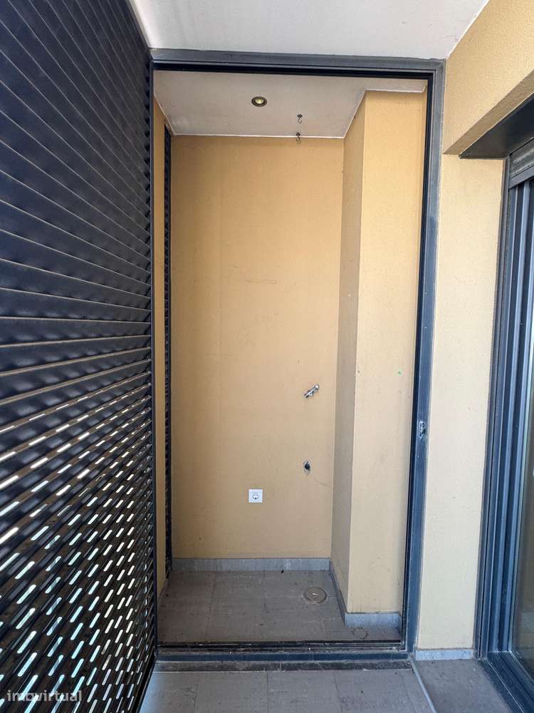 T4 com varanda, garagem e acessibilidade, 195m²-20