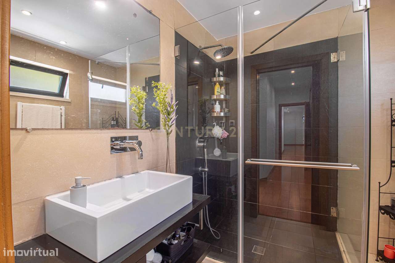 Moradia Isolada T4 291m2 em Lote de 1050 m2 em Mucifal, Colares, Sintr-37