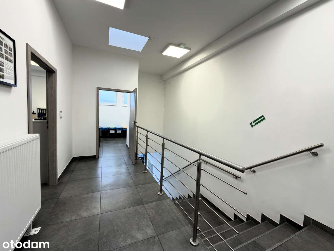 Nowoczesny kompleks produkcyjno-magazynowy z biurami i halą-12