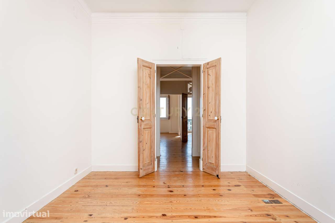 Espetacular apartamento T4 com vista deslumbrante sobre o rio Tejo – C-13