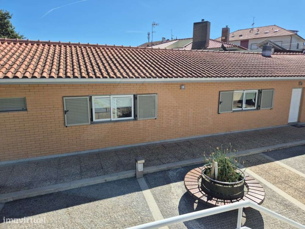 Moradia T4 com jardim-8