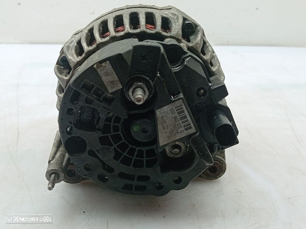 Alternador Volkswagen Passat (3B3) - 3